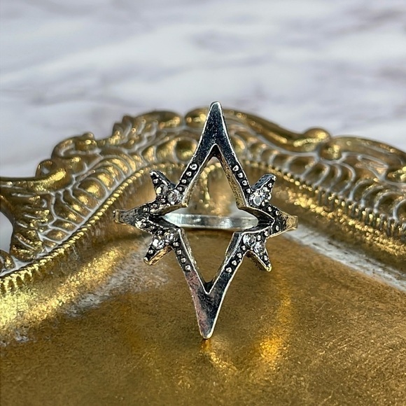 Silver Ring - Picture 1 of 4